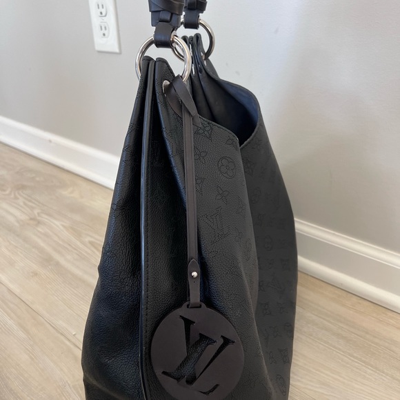 Louis Vuitton Carmel Mahina Noir - Picture 13 of 17